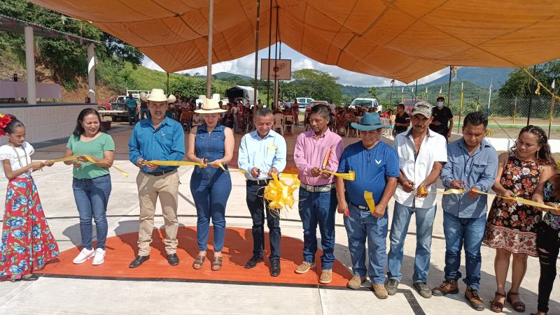 Arranque de obra e inauguración de cancha en la comunidad de El Gavilán.
