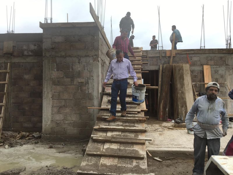 Se realiza la construcción de la losa del Centro de Salud en la Cabecera Municipal de Tlatlaya.